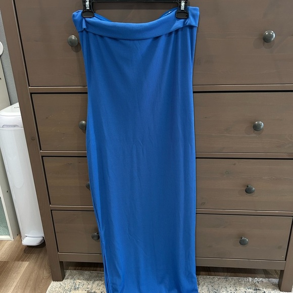 Elegant Blue Strapless Dress - Picture 4 of 5